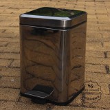 室內(nèi)家用腳踏式不銹鋼垃圾桶圖片