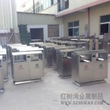 鶴崗市公安局為幫扶村贈送150個環保分類垃圾桶