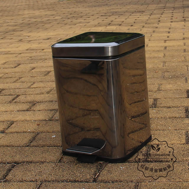 室內家用腳踏式不銹鋼垃圾桶圖片002 室內家用腳踏式不銹鋼垃圾桶圖片002