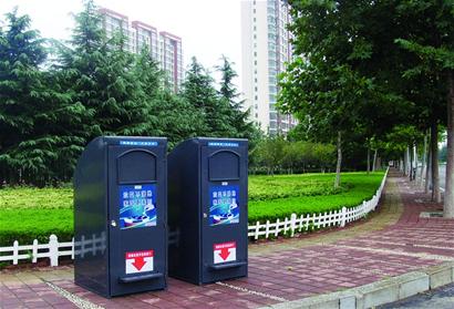 像取款機的新奇垃圾桶引市民好奇圍觀 像取款機的新奇垃圾桶引市民好奇圍觀