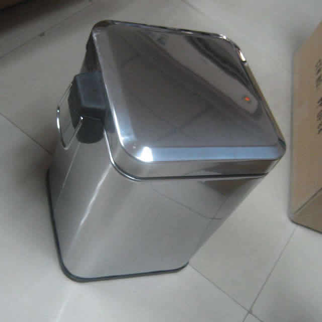 不銹鋼腳踏式垃圾桶